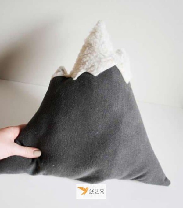 Personalized snow mountain pillow made of non-woven fabric