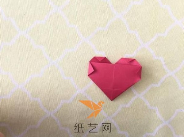 Origami hearts combined into beautiful heart-shaped wall stickers for Valentines Day decoration