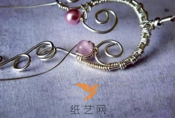 Tutorial on how to make beautiful braided wire earrings for Christmas gifts