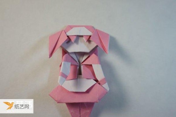 Illustrated tutorial on how to use origami to fold complex-looking girls' steps