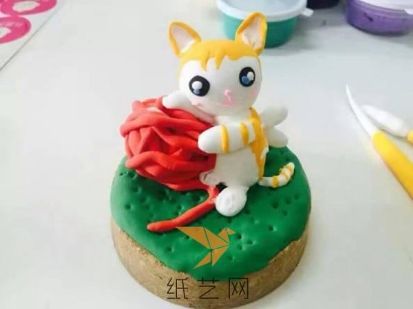 lwowlife clay DIY to make an angel cat holding a yarn ball