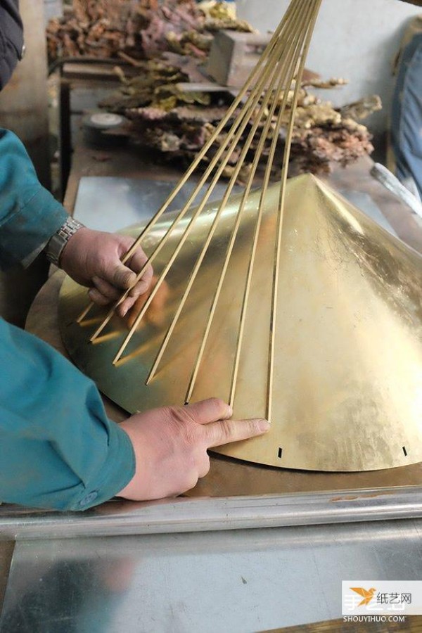 Design of brass umbrella tables and stools based on traditional Chinese oil-paper umbrellas