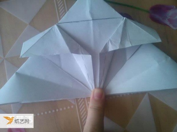 Step-by-step illustration of how to use origami to fold a cute grand piano