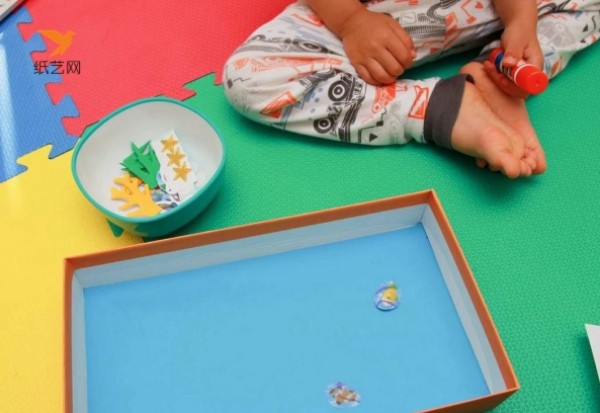 A small handicraft tutorial for children using shoe boxes to create beautiful aquariums