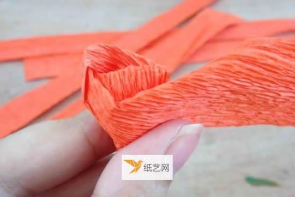 How to fold roses using crepe paper by hand