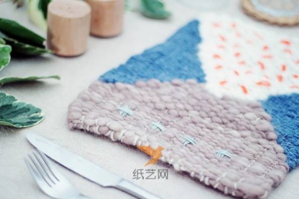 Manual DIY step-by-step illustrated tutorial for knitting vintage placemats with wool thread