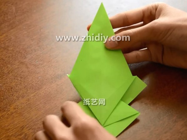 Origami video tutorial for a simple origami horse