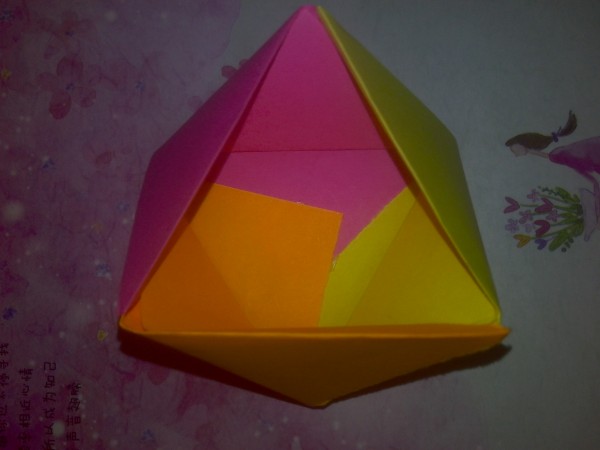 Three color triangle box