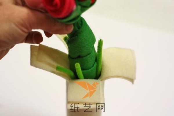 Tutorial on making non-woven roses for Valentine’s Day gifts