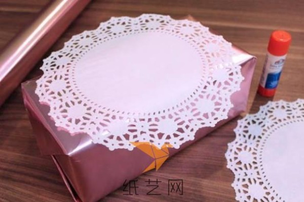 Five unique gift wrapping decoration tutorials