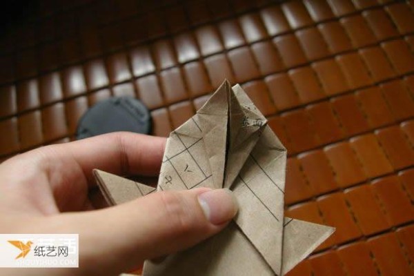 Illustrated tutorial for folding the massive Mabona Rhino using some simple origami