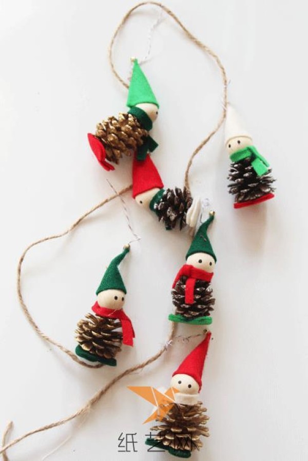 Cute snowman Christmas decoration tutorial made with pinecones