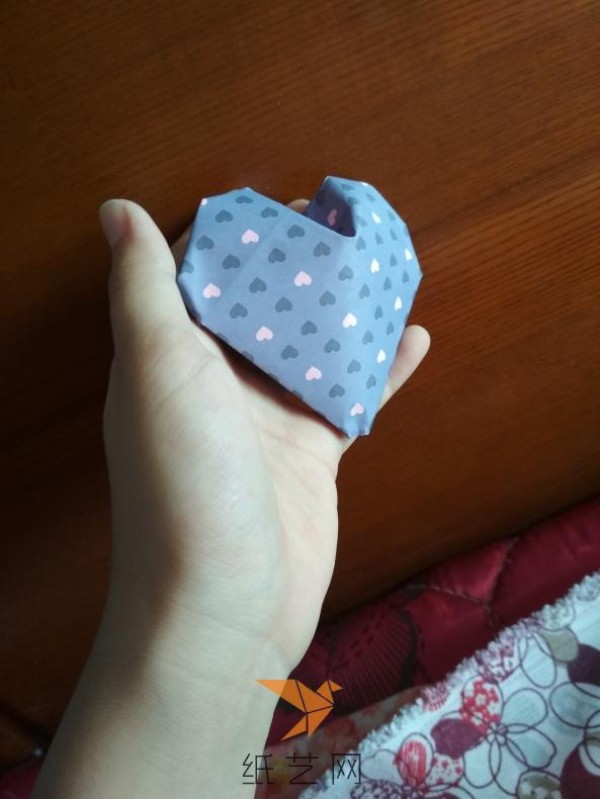 Especially the simple and easy to learn origami three-dimensional heart tutorial