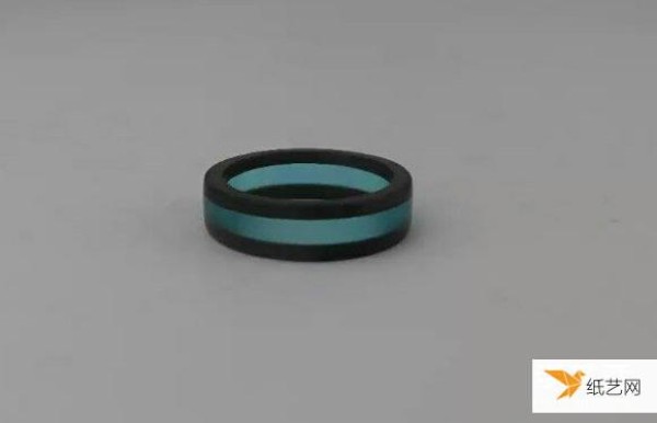 Tutorial pictures showing you how to make a resin ring