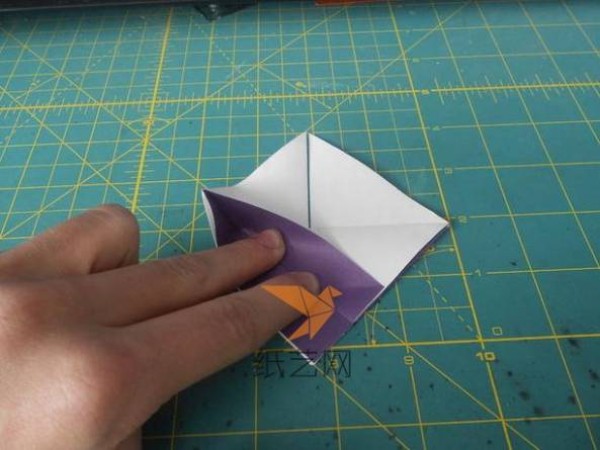 A step-by-step tutorial on how to make the little devil’s origami heart bat