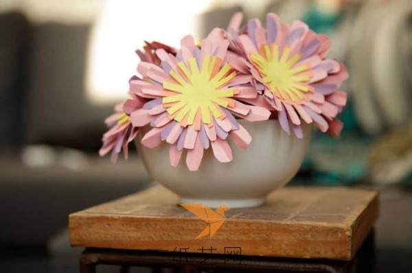 Very artistic paper flower arrangement room decoration, give yourself a change of mood