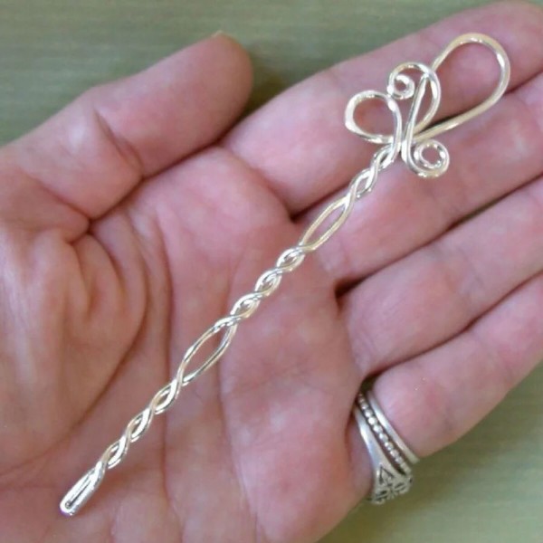 Have you felt the beauty of DIY wire-wrapped jewelry?