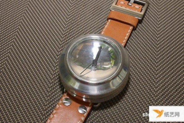 Recycle cans to create personalized watches that can be sold on the market