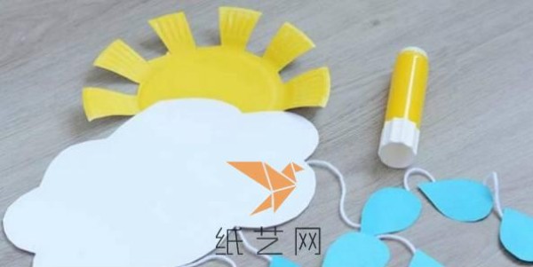 DIY tutorial for children to make rainy clouds by hand