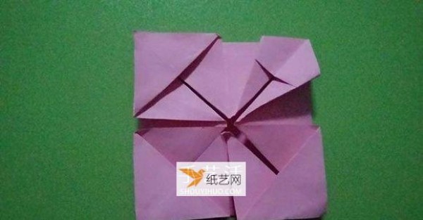 Four-step illustration of folding an octagonal flower basket using origami