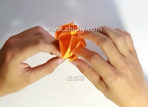 Simple three-dimensional origami making tutorial of origami sun hat