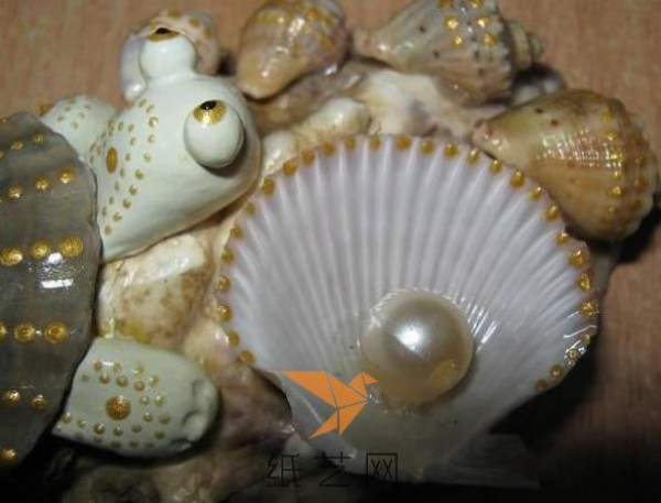 Tutorial on making baby turtle crafts with shells as a New Year gift