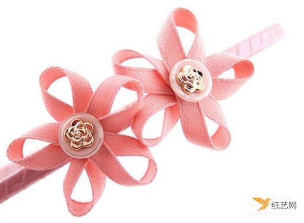 Handmade tutorial on cute ribbon flower-decorated headbands suitable for little girls