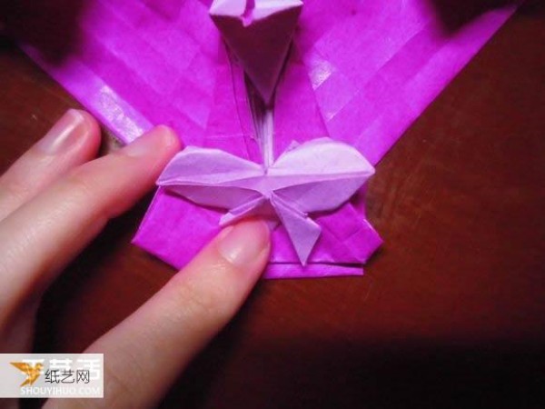 Very creative step-by-step illustration of Dielianhua heart origami