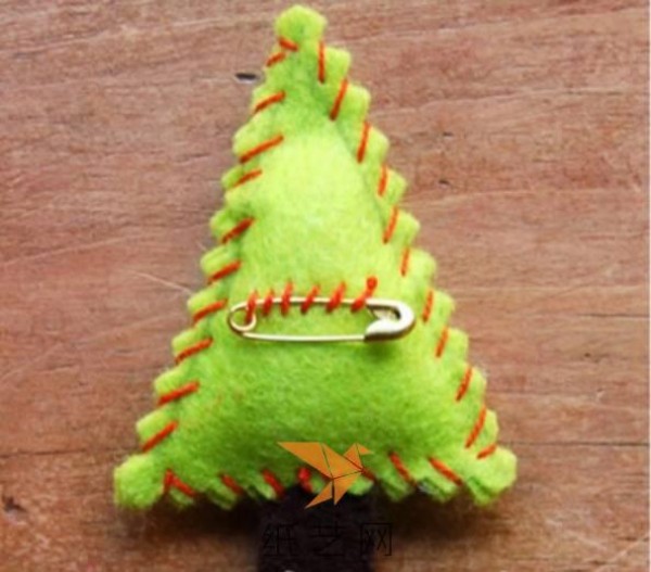 Christmas handmade non-woven Christmas tree pin making tutorial