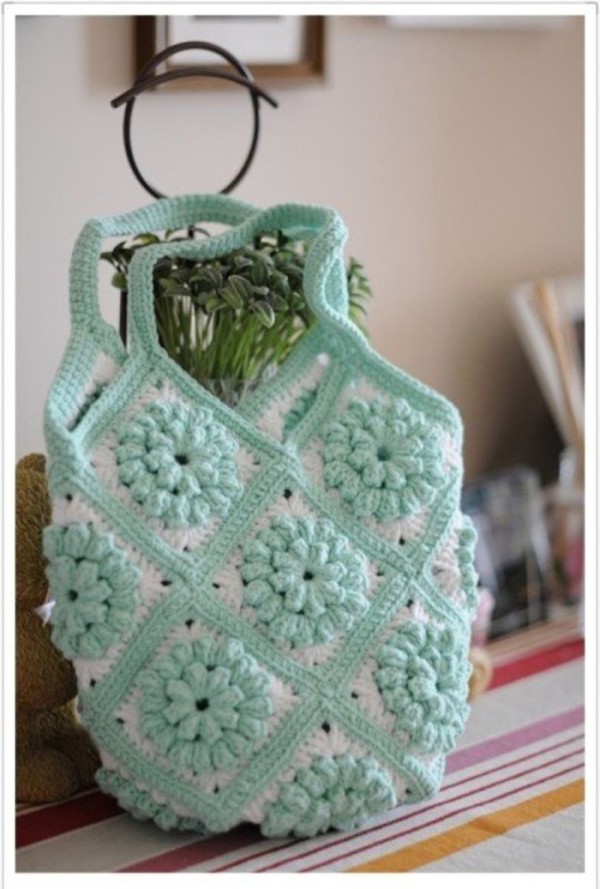 Beautiful and refreshing woolen handbag crochet knitting tutorial that is worth spending time and studying attentively.