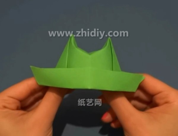 Handmade tutorial for childrens origami hats