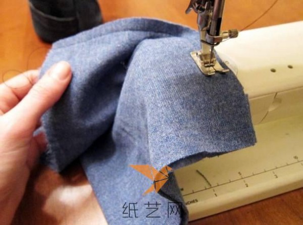 Tutorial on how to make a small bucket bag by remaking old jeans