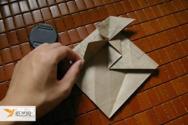 Illustrated tutorial for folding the massive Mabona Rhino using some simple origami