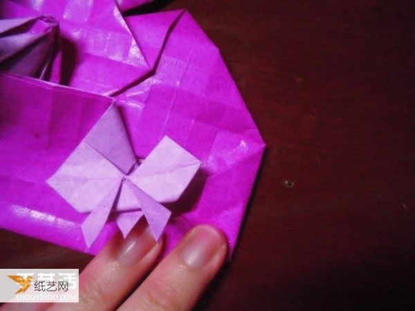 Very creative step-by-step illustration of Dielianhua heart origami