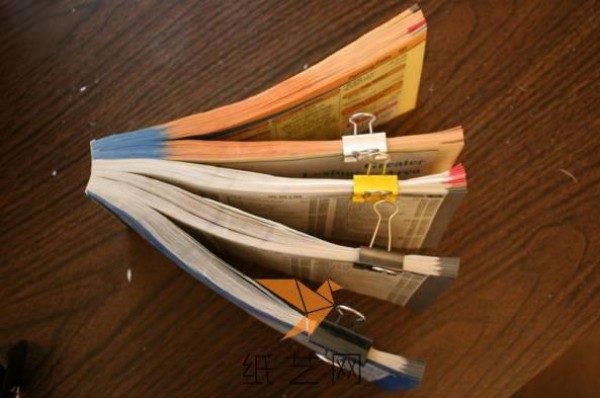 Tutorial on how to transform old books into practical pen holders