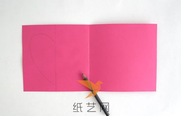 Three-minute tutorial on how to make a heart-shaped Valentine’s Day card