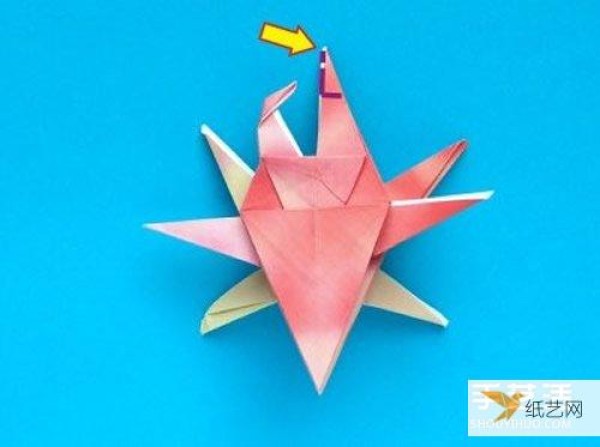 Illustrated tutorial on the folding steps of the seemingly complicated origami crab