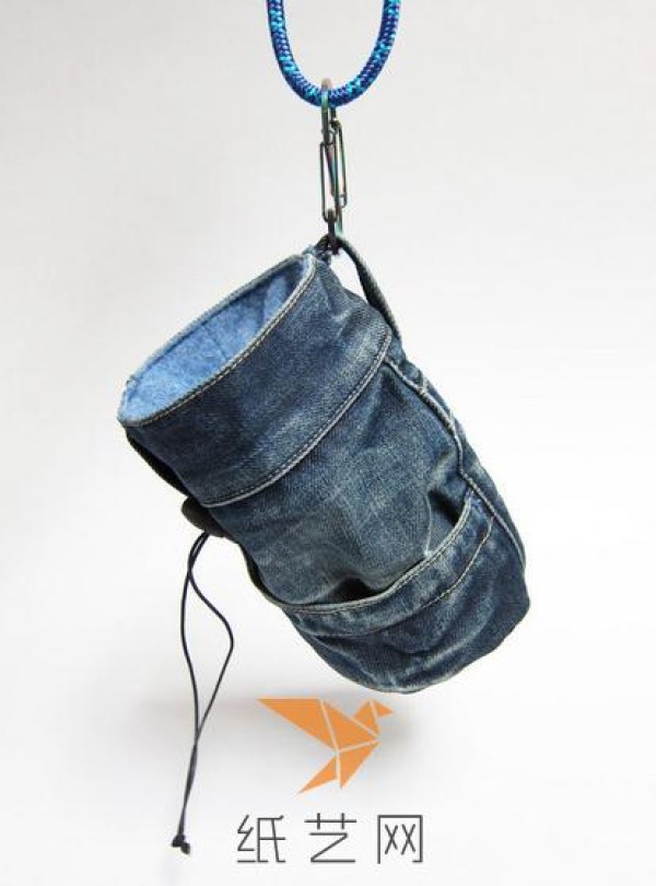 Tutorial on how to make a small bucket bag by remaking old jeans