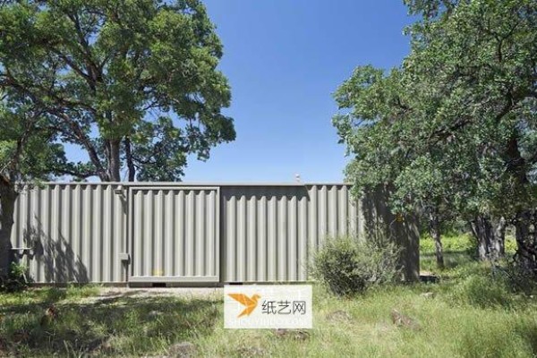 Transforming American shipping containers into a dedicated base for hunting enthusiasts