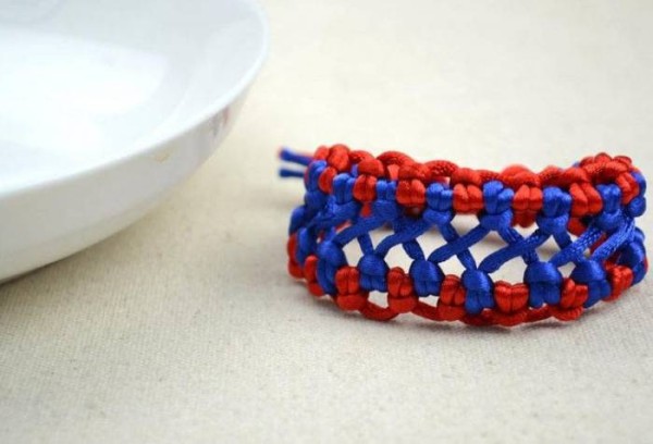 Tutorial on how to make a hand-woven Chinese knot bracelet