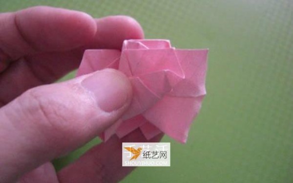 An illustration of how to fold Fukuyama roses