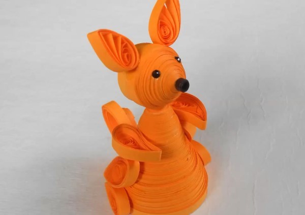 Handmade tutorial for three-dimensional paper kangaroo