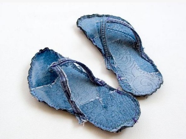 DIY tutorial on transforming old clothes into old jeans and using waste materials to make flip-flops