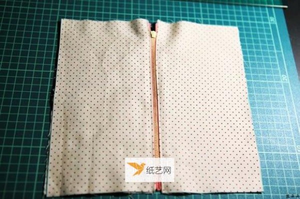 Make a small zipper wallet with card holder function