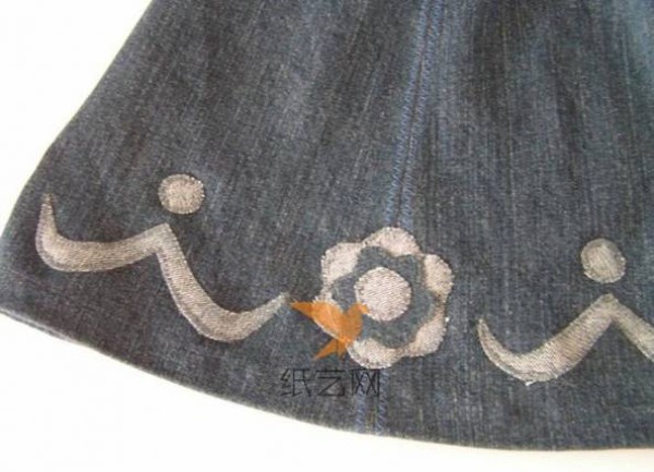 Tutorial on remaking old jeans to make a pretty skirt