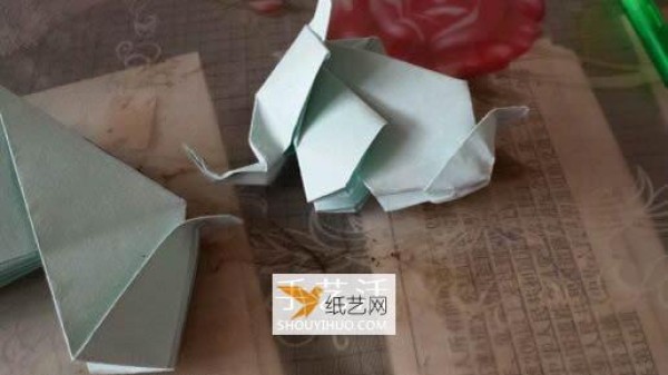 How to use origami to make a three-dimensional elephant