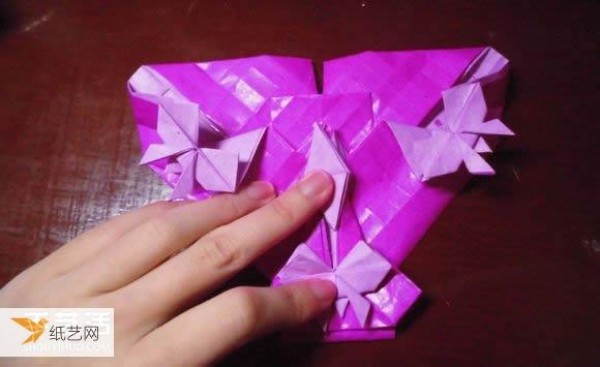 Very creative step-by-step illustration of Dielianhua heart origami