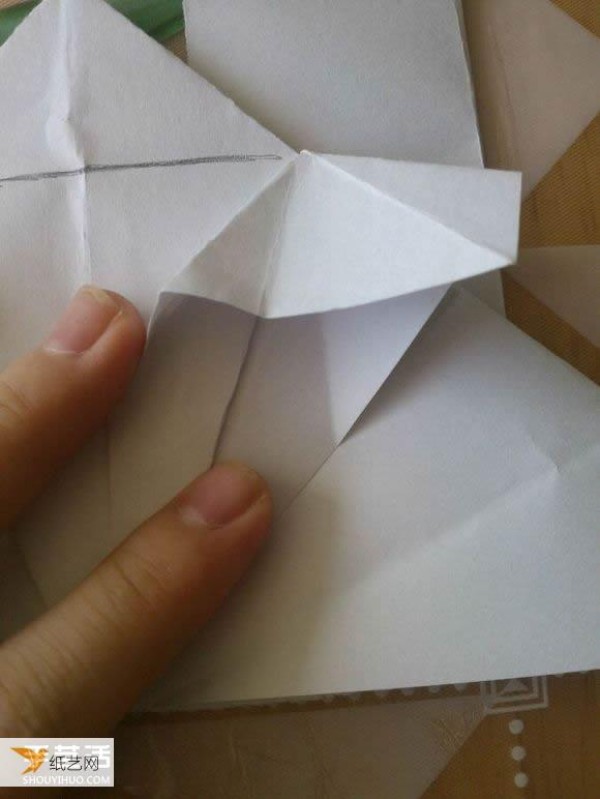 Step-by-step illustration of how to use origami to fold a cute grand piano