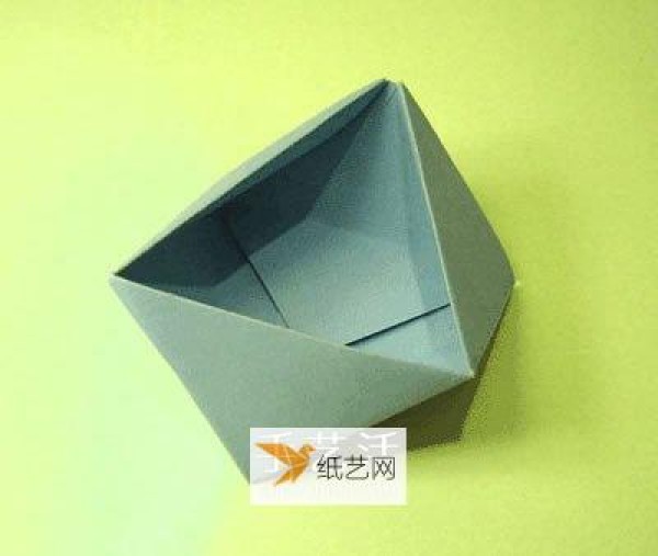 Tutorial on folding a simple multi-sided paper trash box