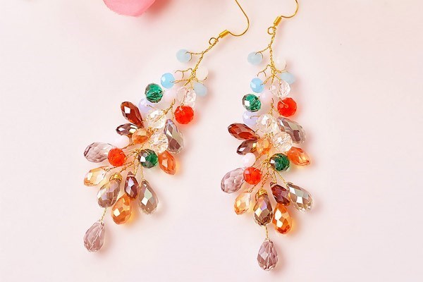 Super simple! Beaded Earrings Tutorial for Girls with Heart-Breaking Hearts